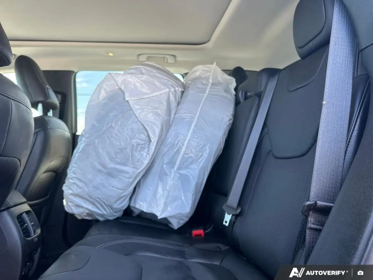Jeep Cherokee снимка Jeep Cherokee