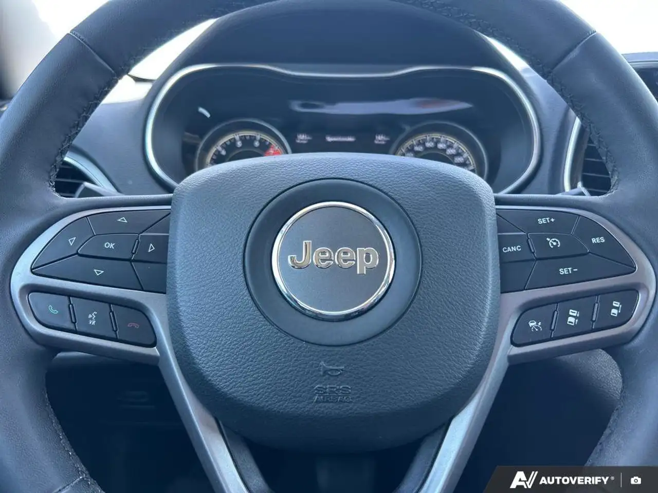 Jeep Cherokee снимка Jeep Cherokee