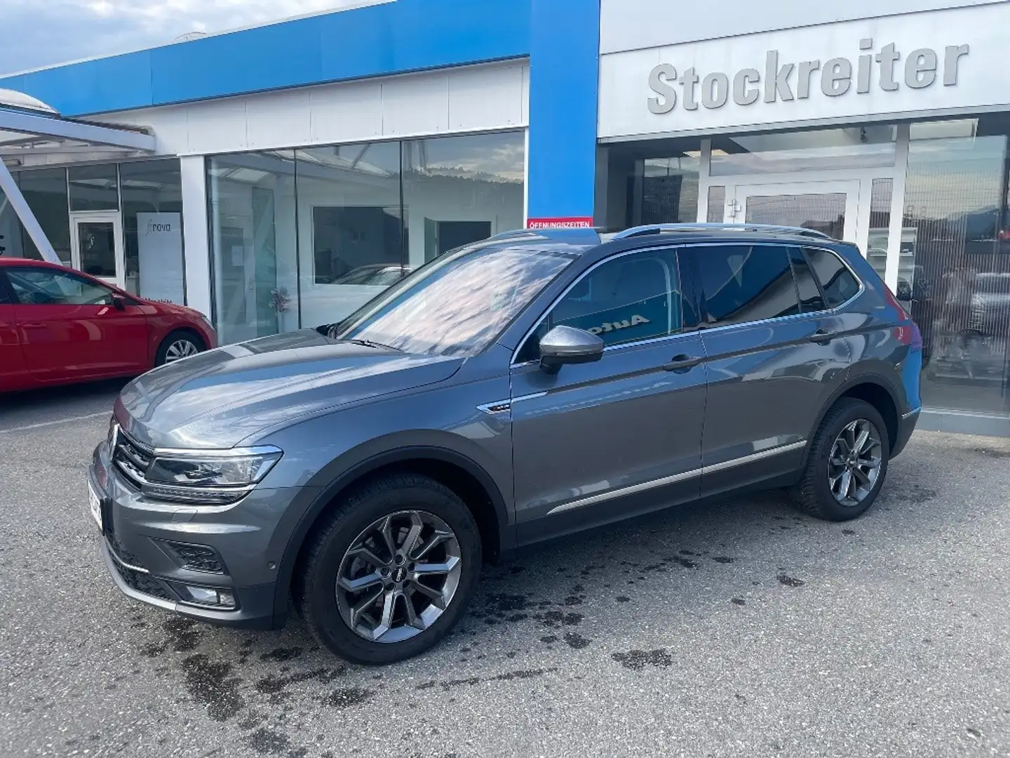 Volkswagen Tiguan Allspace Tiguan 2,0 TDI SCR 4Motion Allspace Highline DS... Grau - 2