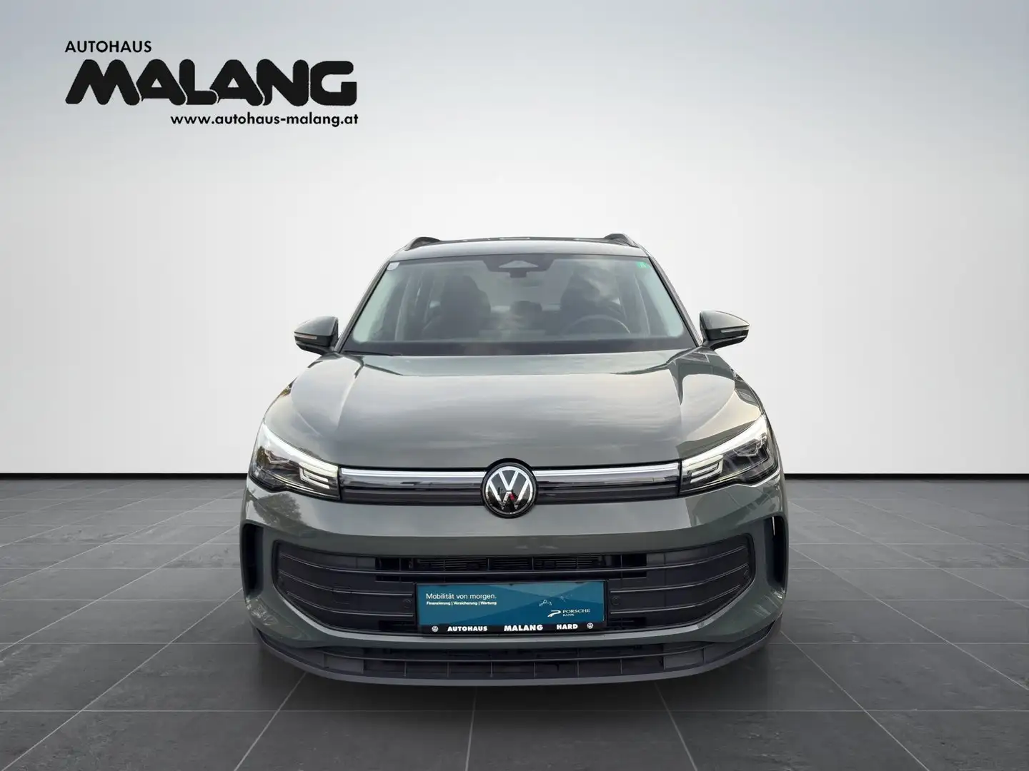 Volkswagen Tiguan 4Me eTSI DSG Grün - 2