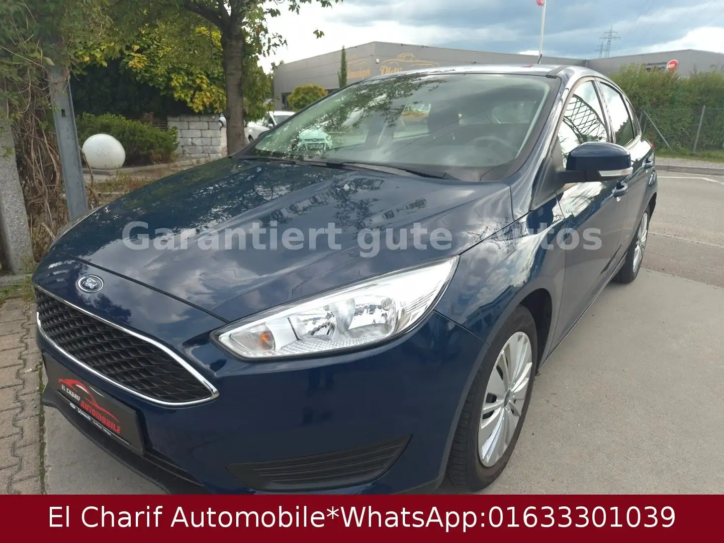 Ford Focus Lim. Trend Blau - 2