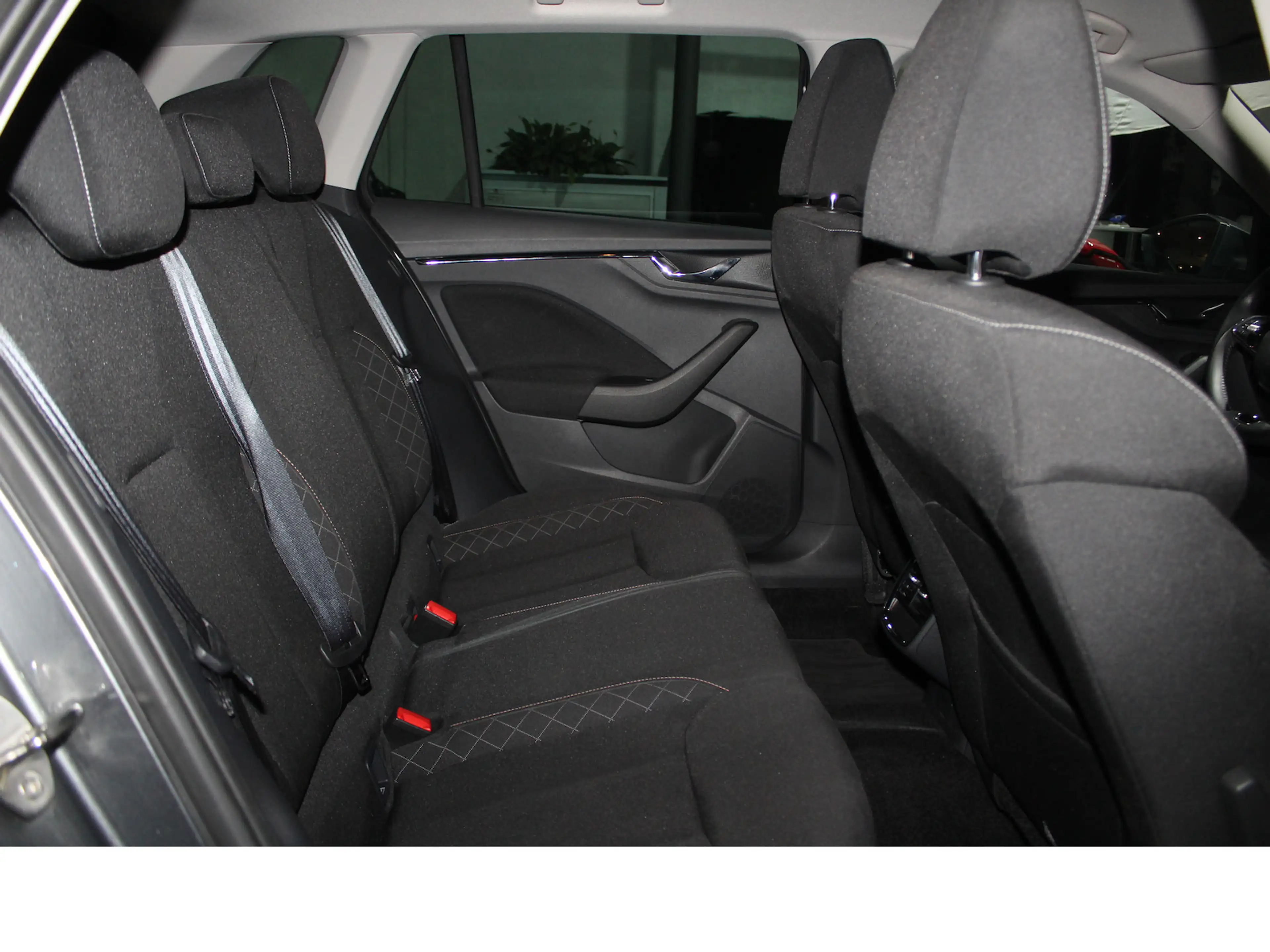 Skoda Kamiq 1.0 TSI Ambition ACC*SITZHEIZUNG*V-CPT*LED — photo 12