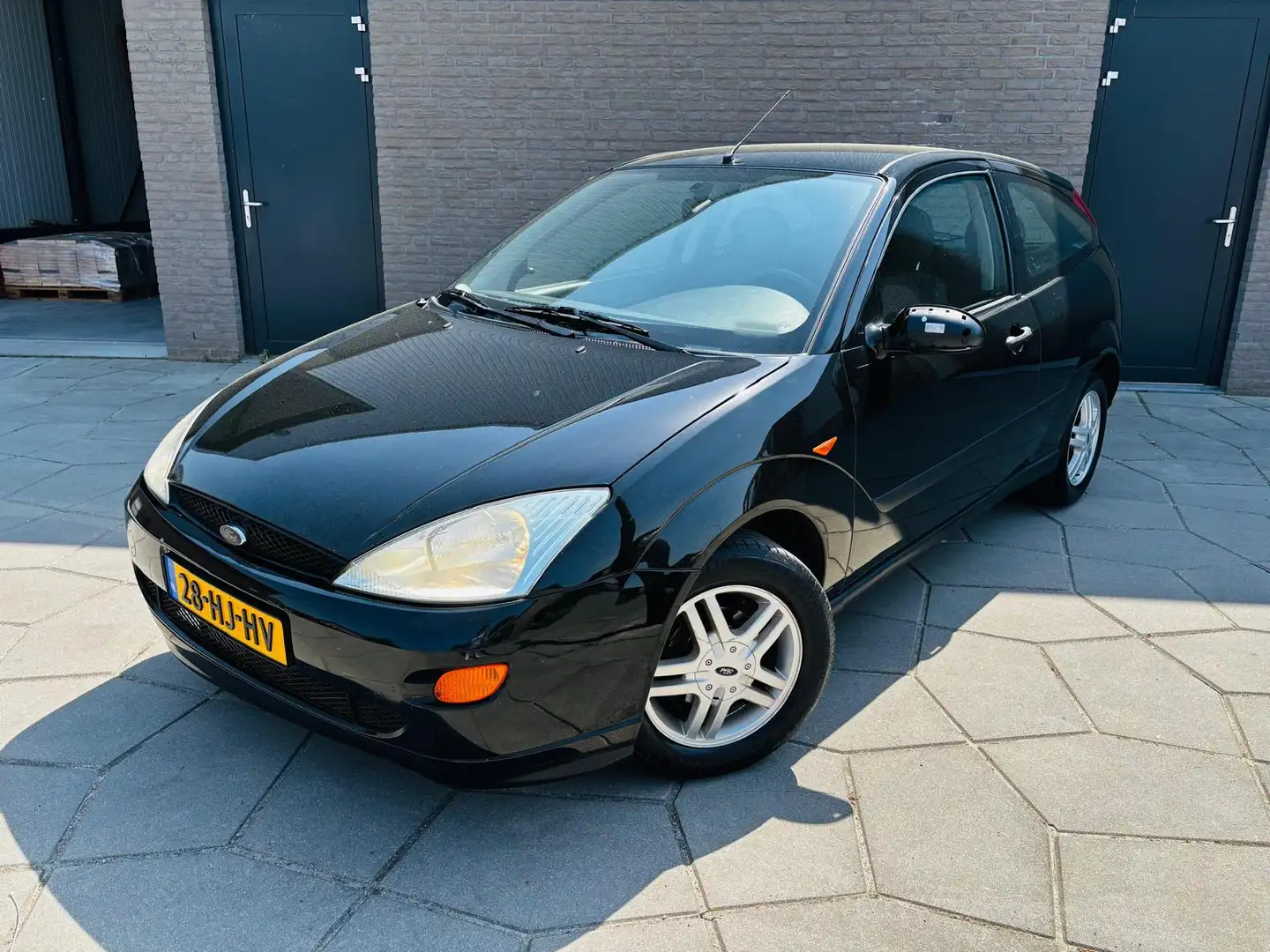 Ford Focus 1.4-16V Trend|3 Drs |AIRCO| Metallic Lak |lichtmet Schwarz - 1