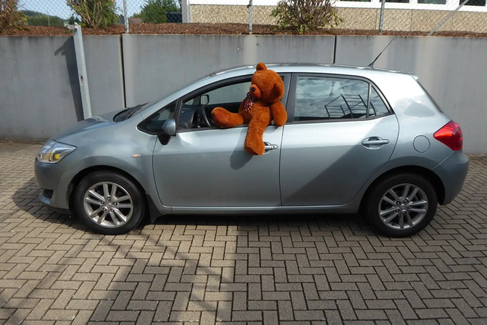 Toyota Auris Life 1.Hand original 77.200 km Silber - 2