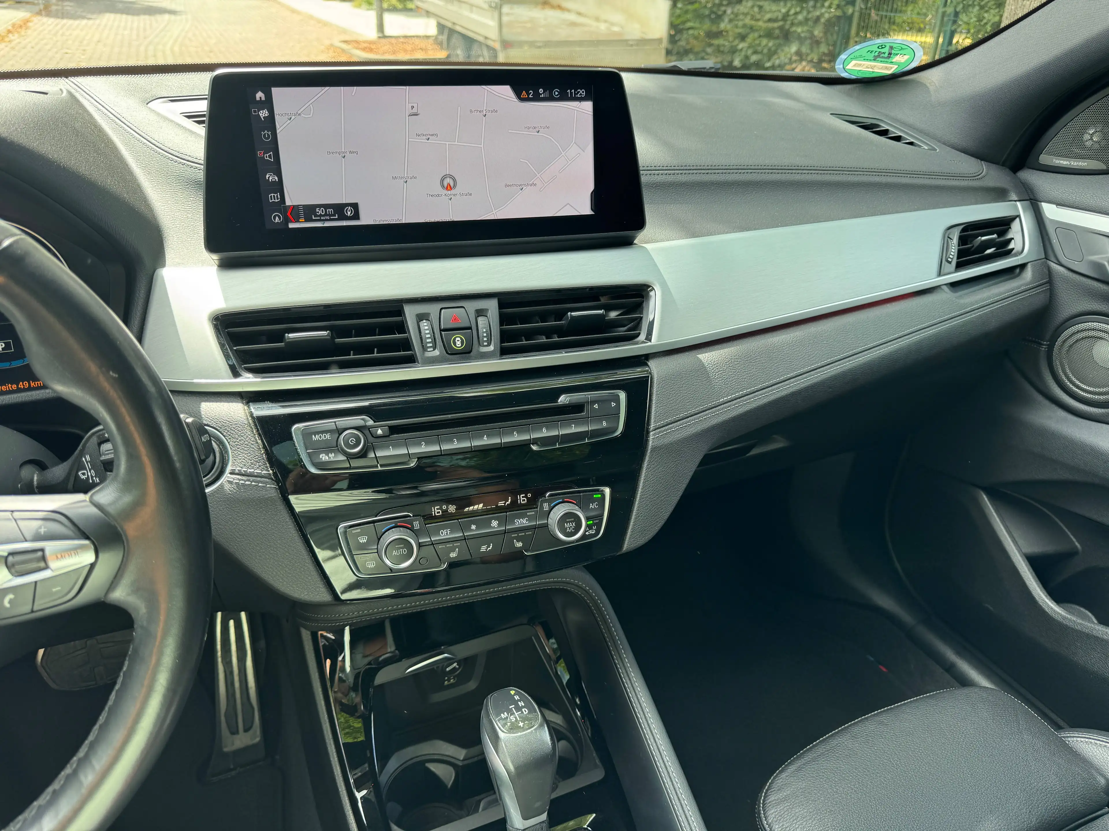 BMW X2 xDrive 25 e M Sport — photo 13