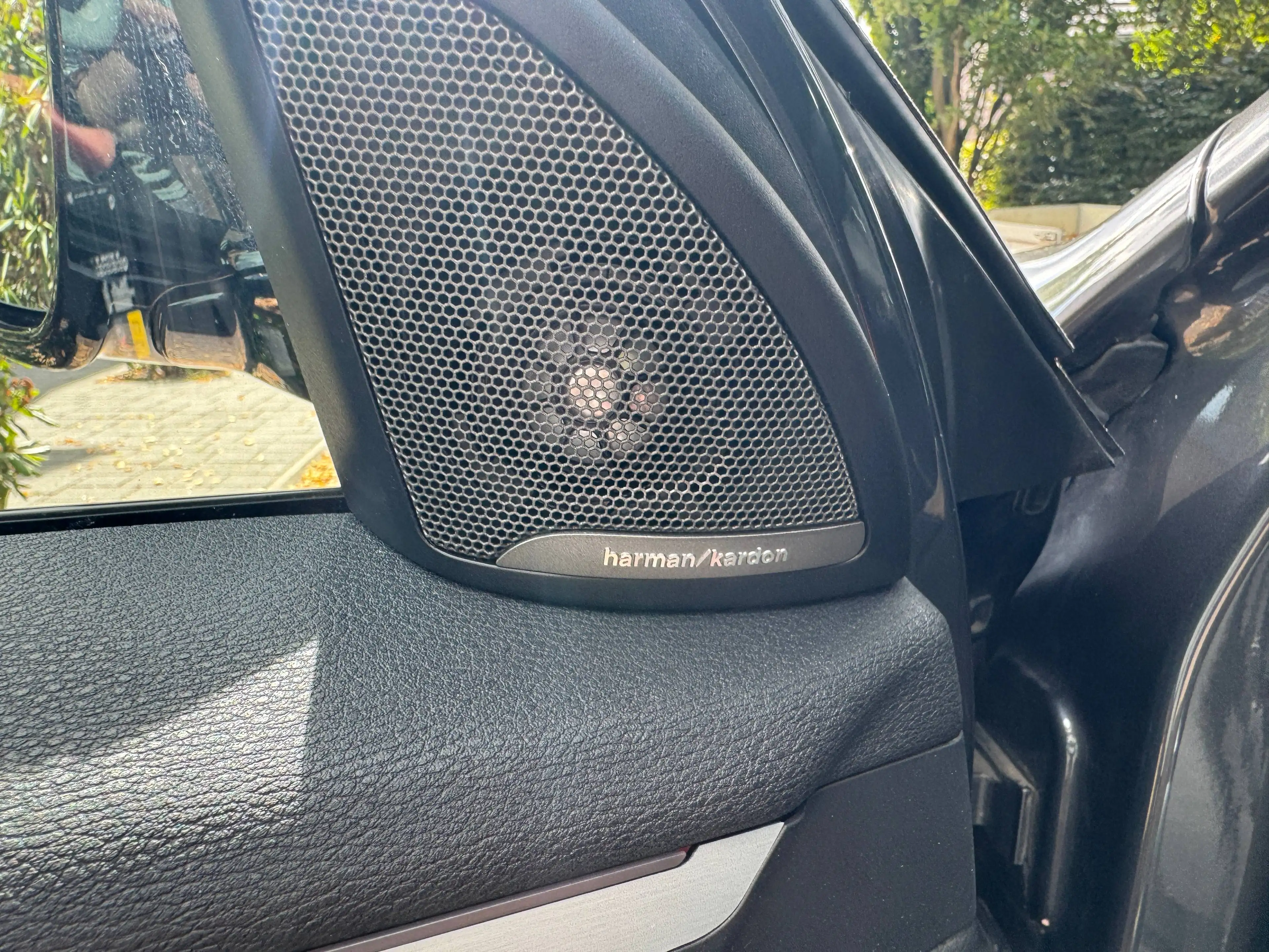 BMW X2 xDrive 25 e M Sport — photo 8