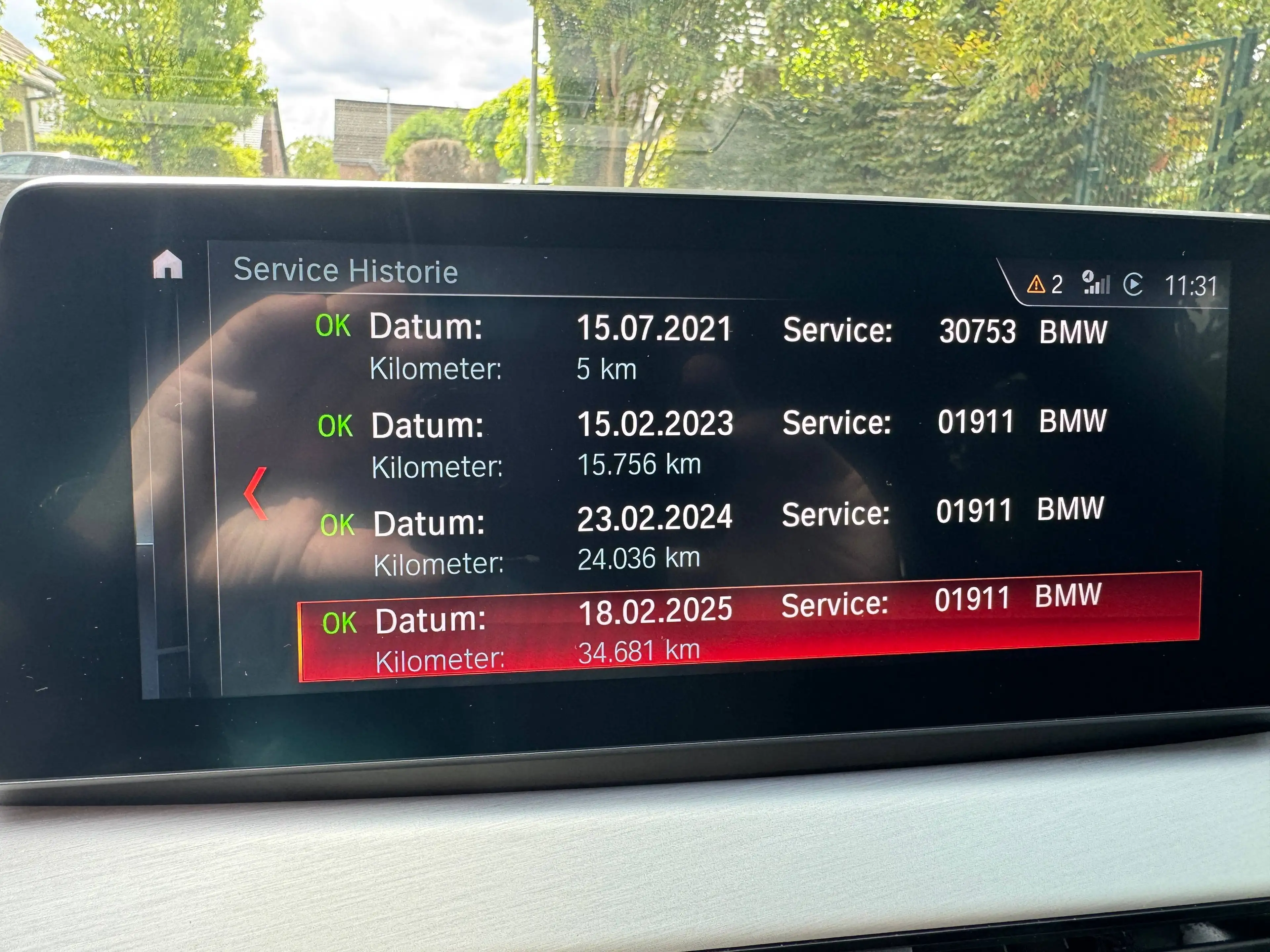 BMW X2 xDrive 25 e M Sport — photo 11