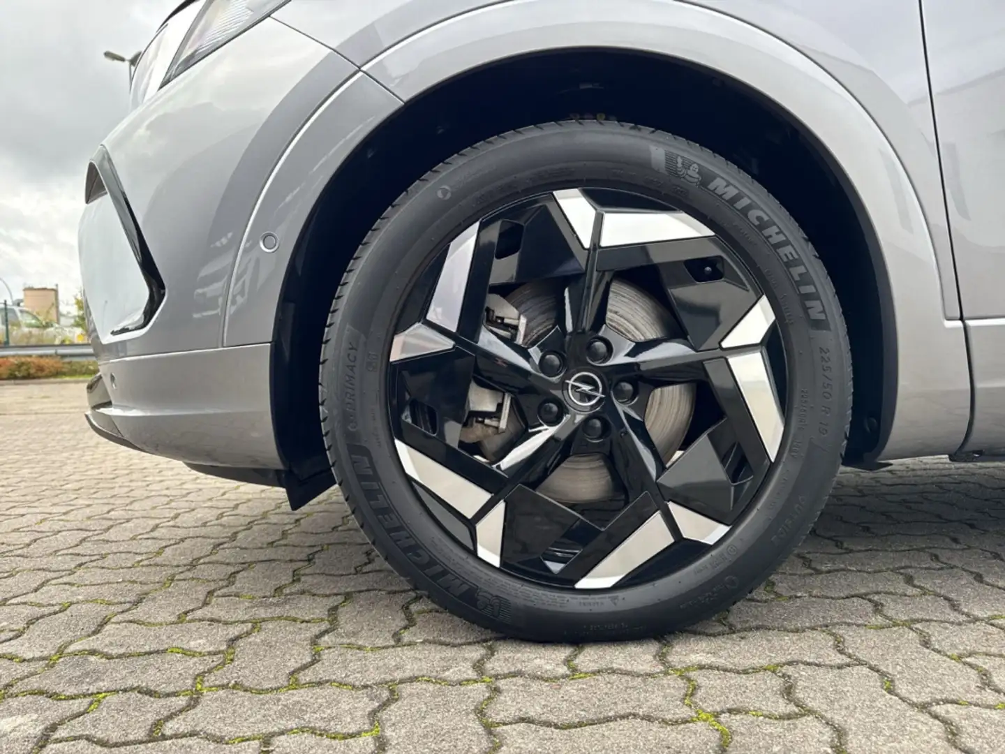 Opel Grandland GSe 1.6 Turbo Hybrid +AHK+Navi+Matrix+ Grau - 2