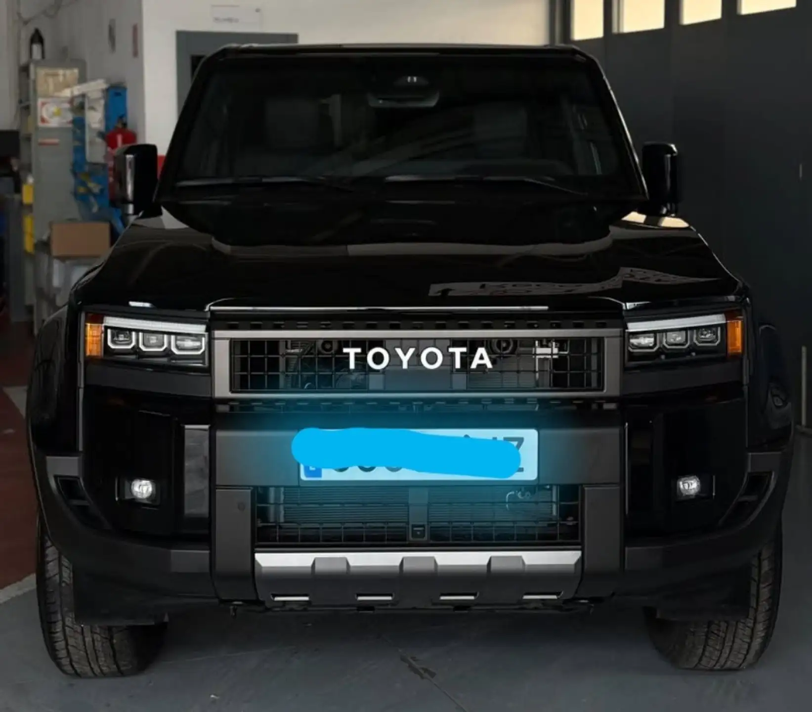 Toyota Land Cruiser 2.8 2026 블랙 사진 2