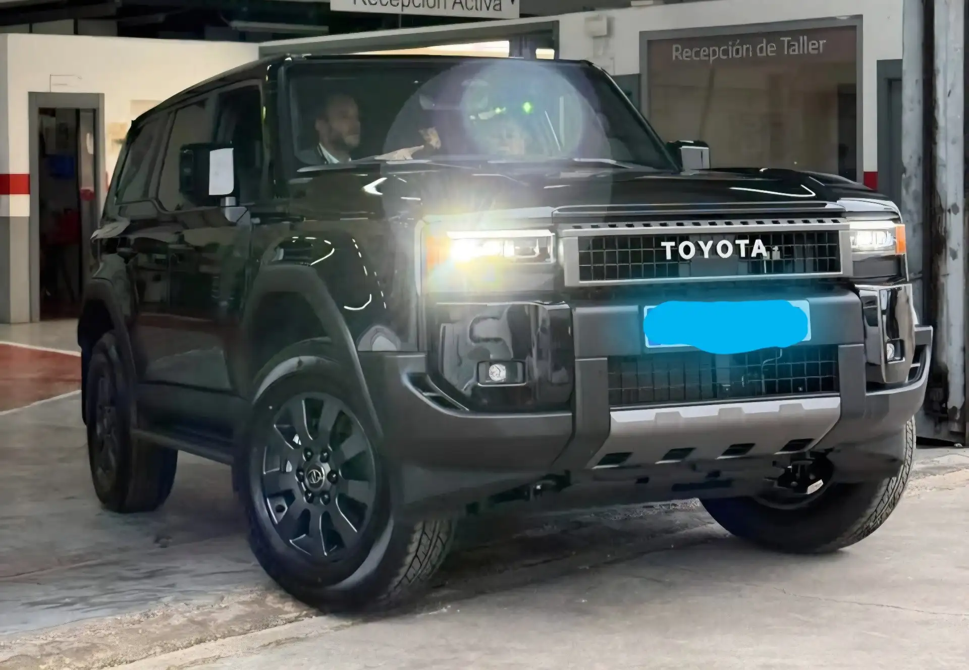 Toyota Land Cruiser 2.8 2026 블랙 사진 4