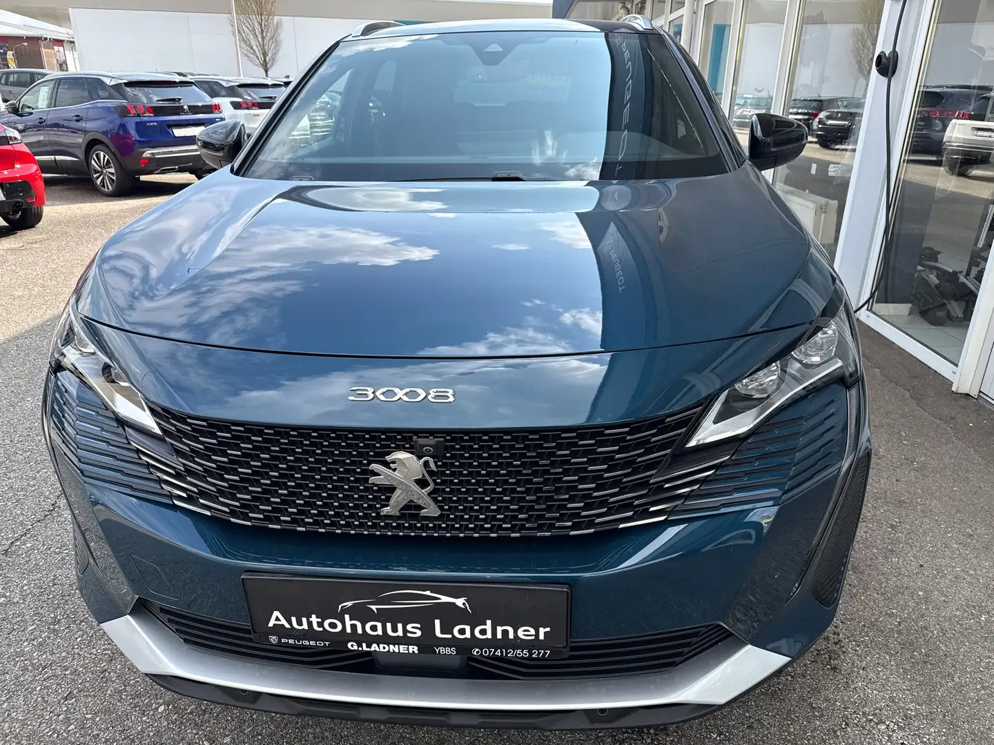 Peugeot 3008 GT Hybrid 300 e-EAT8 Aut. Blau - 2