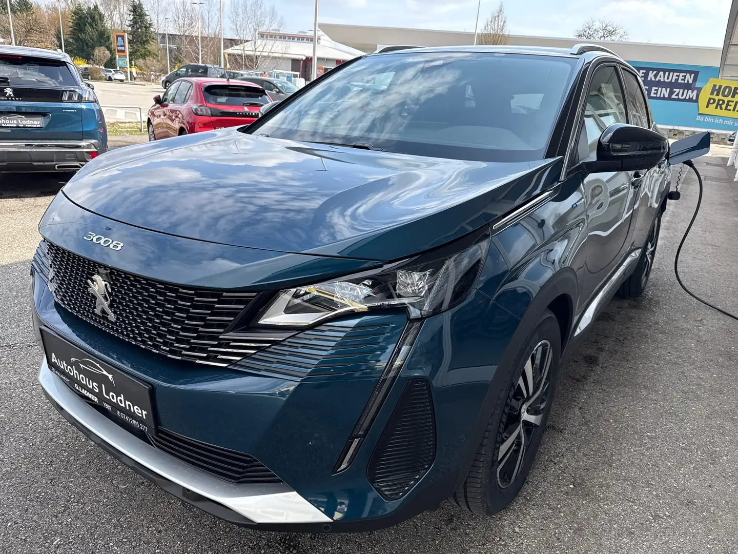Peugeot 3008 GT Hybrid 300 e-EAT8 Aut. Blau - 1