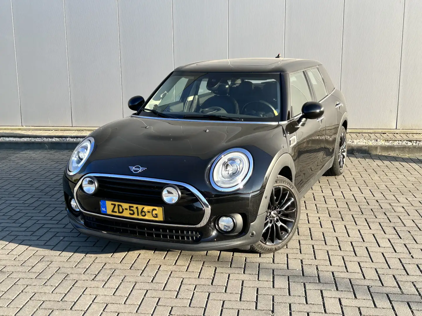 MINI Cooper Clubman 1.5 Cpr BnEd Černá - 1