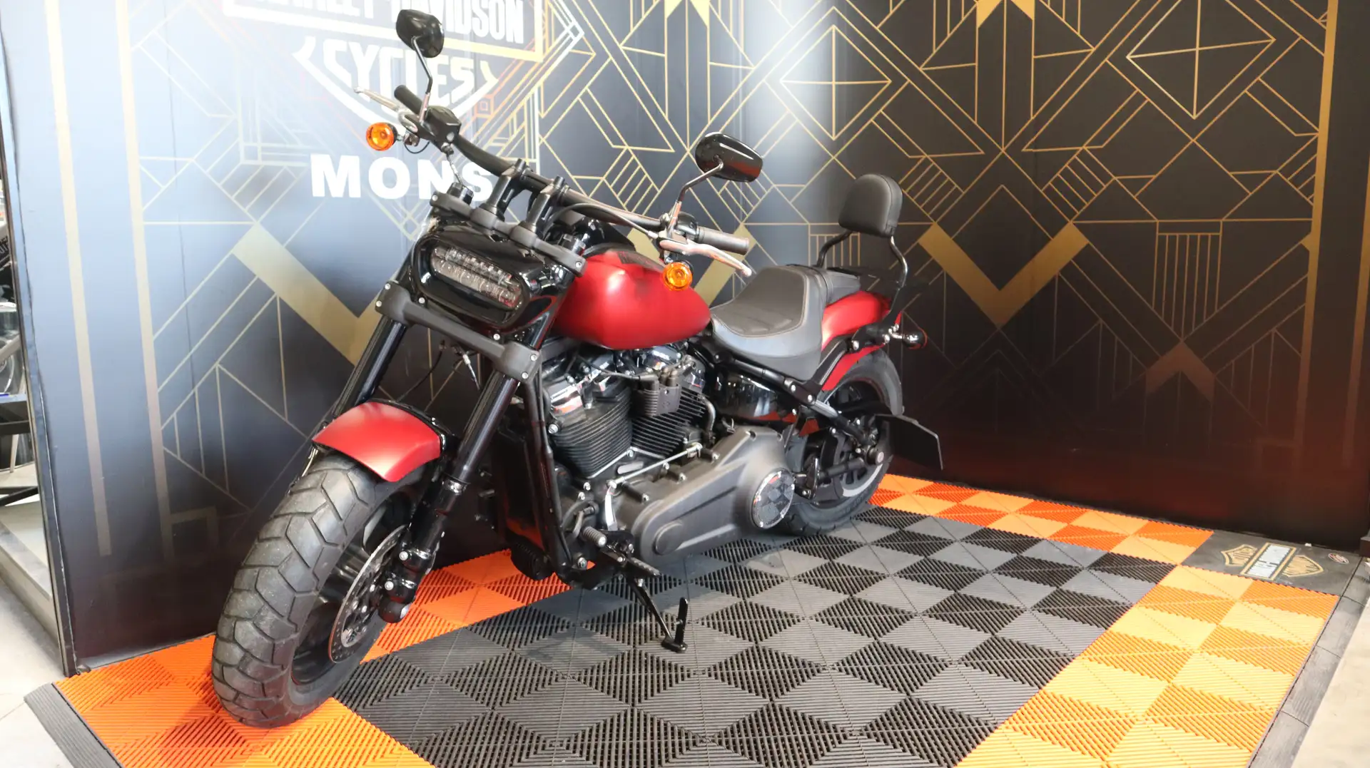 Harley-Davidson Fat Bob Piros - 1