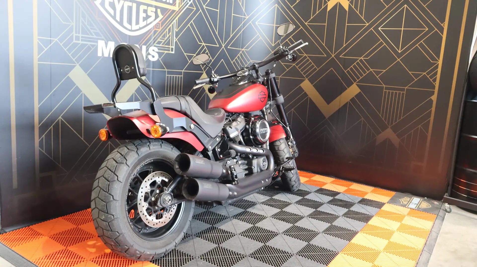 Harley-Davidson Fat Bob Piros - 2