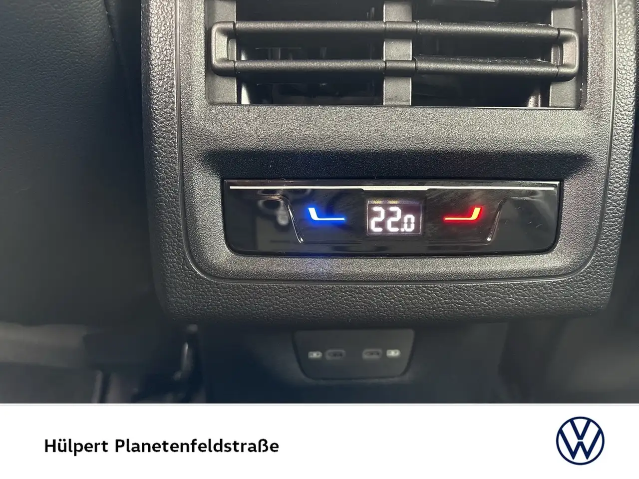 Volkswagen Golf VIII 1.5 eTSI GOAL FACELIFT ACC CARPLAY ALU 18