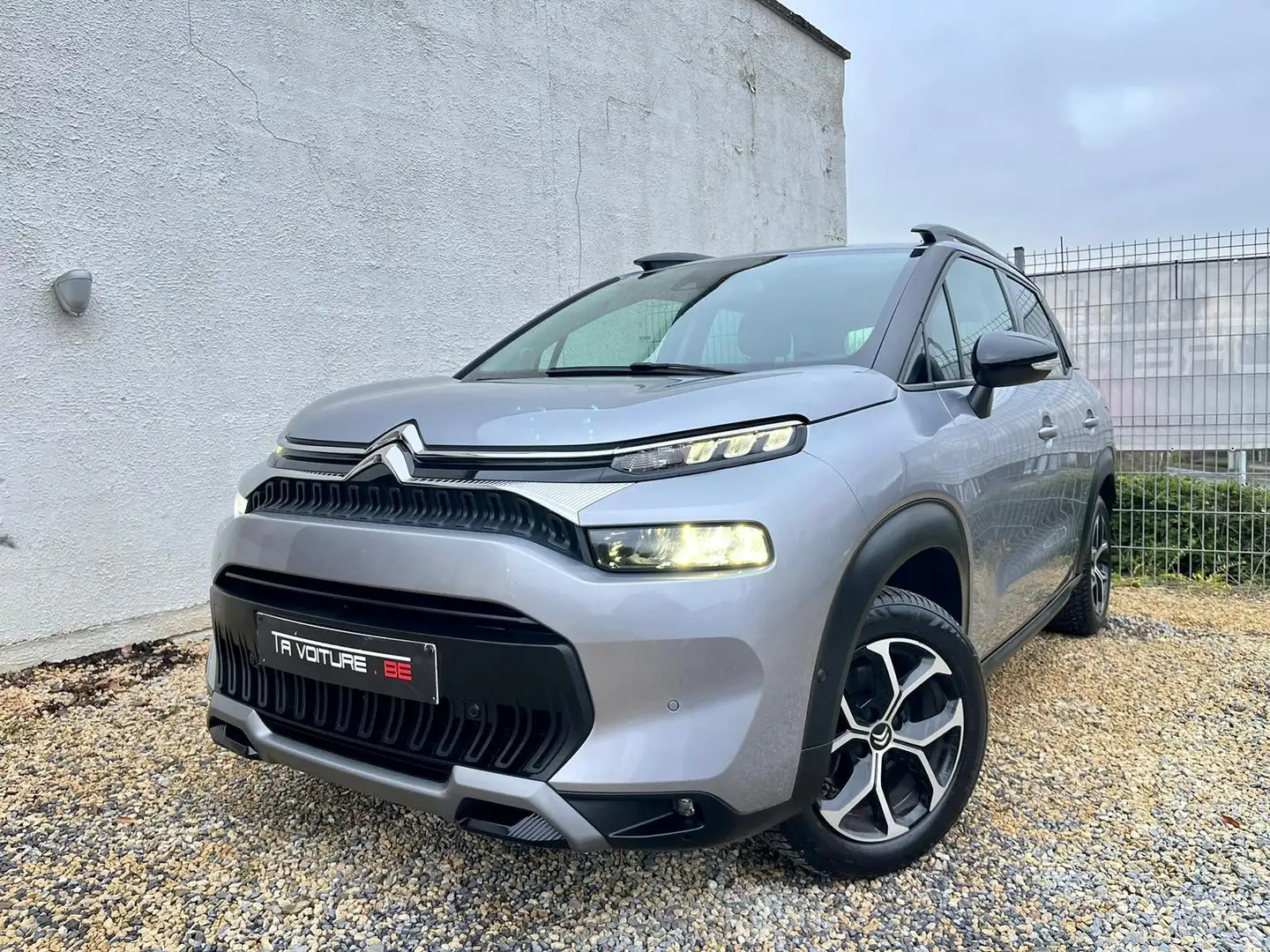 Citroen C3 Aircross 1.2 PureTech Shine LED/NAV/CARPLAY/GRIP-CTL/CAMERA Gris - 2