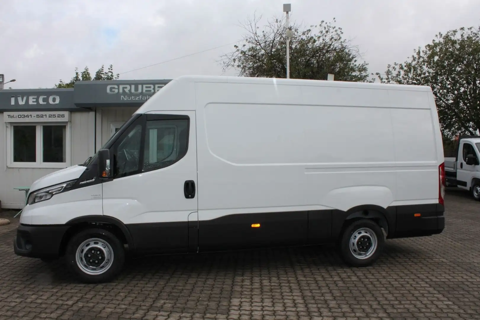 Iveco Daily 35S16HA8 V Radstand 3520 mm Weiß - 2