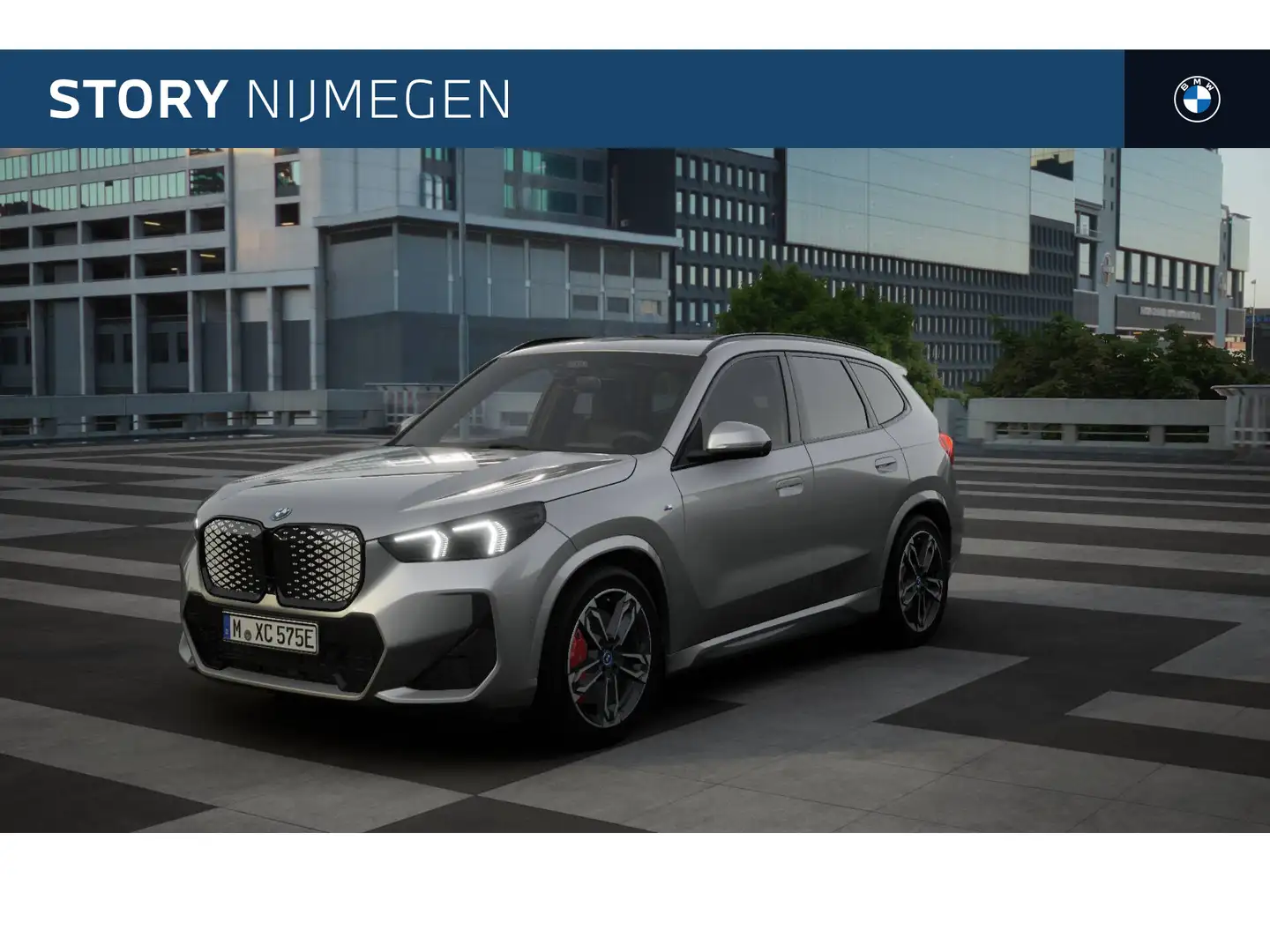 BMW iX1 eDrive20 M Sport / Panoramadak / Trekhaak / Sports Zilver - 1