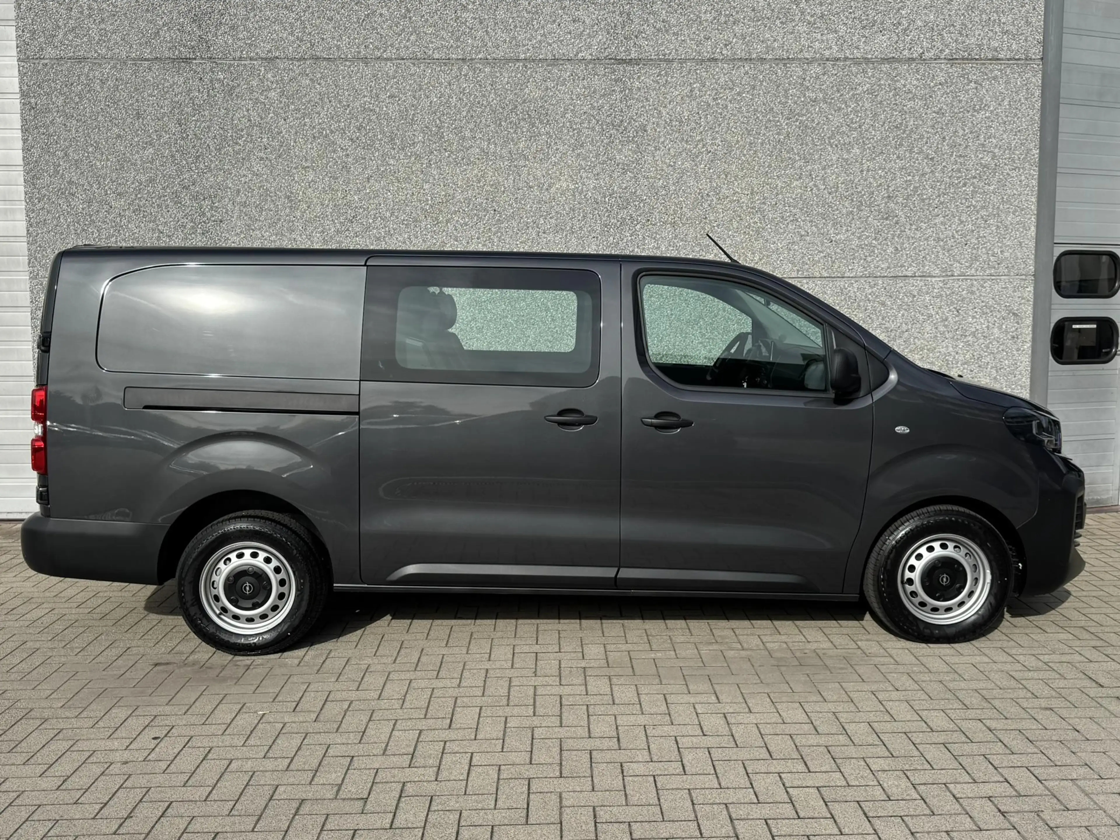 Opel Vivaro 2.2TD 150PK AUT. DUB CAB 6 ZIT CAMERA/CARPLAY/PARK — photo 2