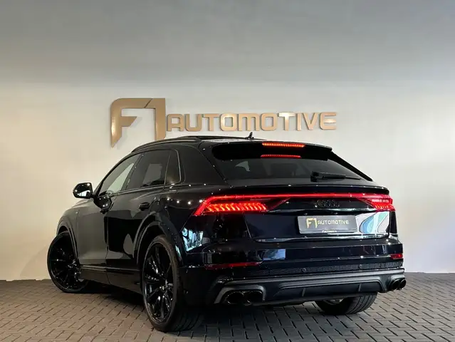 Audi Q8 view 8