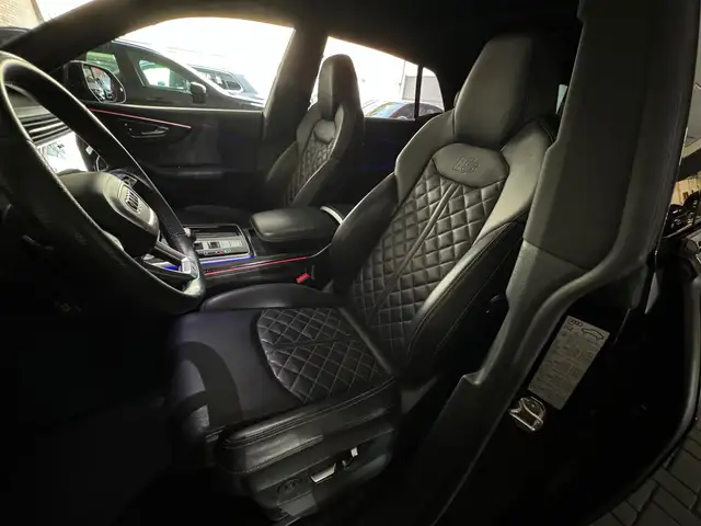Audi Q8 view 6