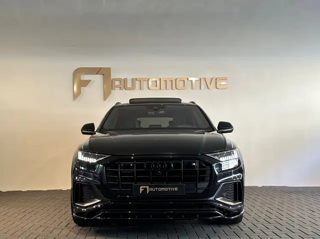 Audi Q8 view 9
