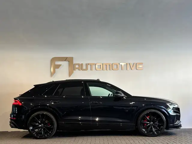 Audi Q8 view 10