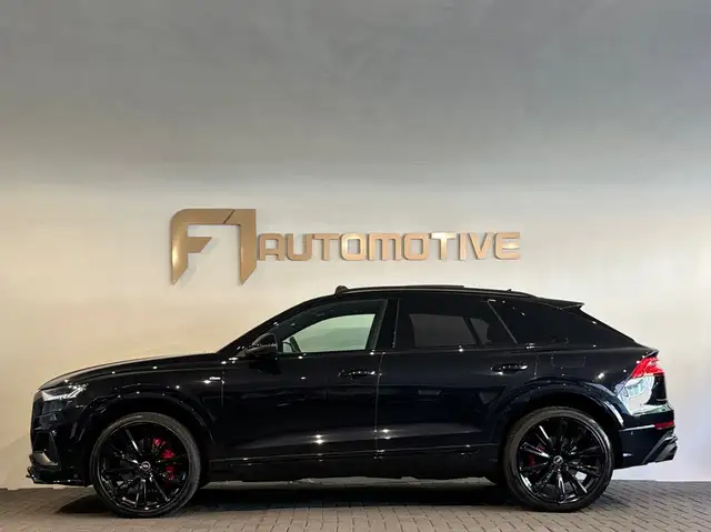 Audi Q8 view 13