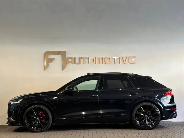 Audi Q8 view 12
