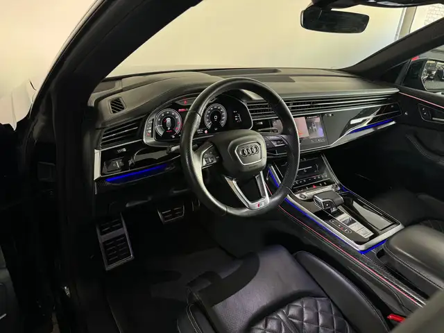 Audi Q8 view 5