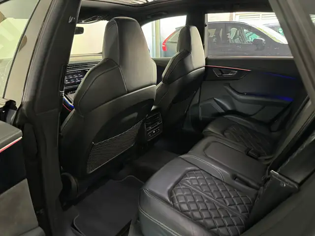 Audi Q8 view 15