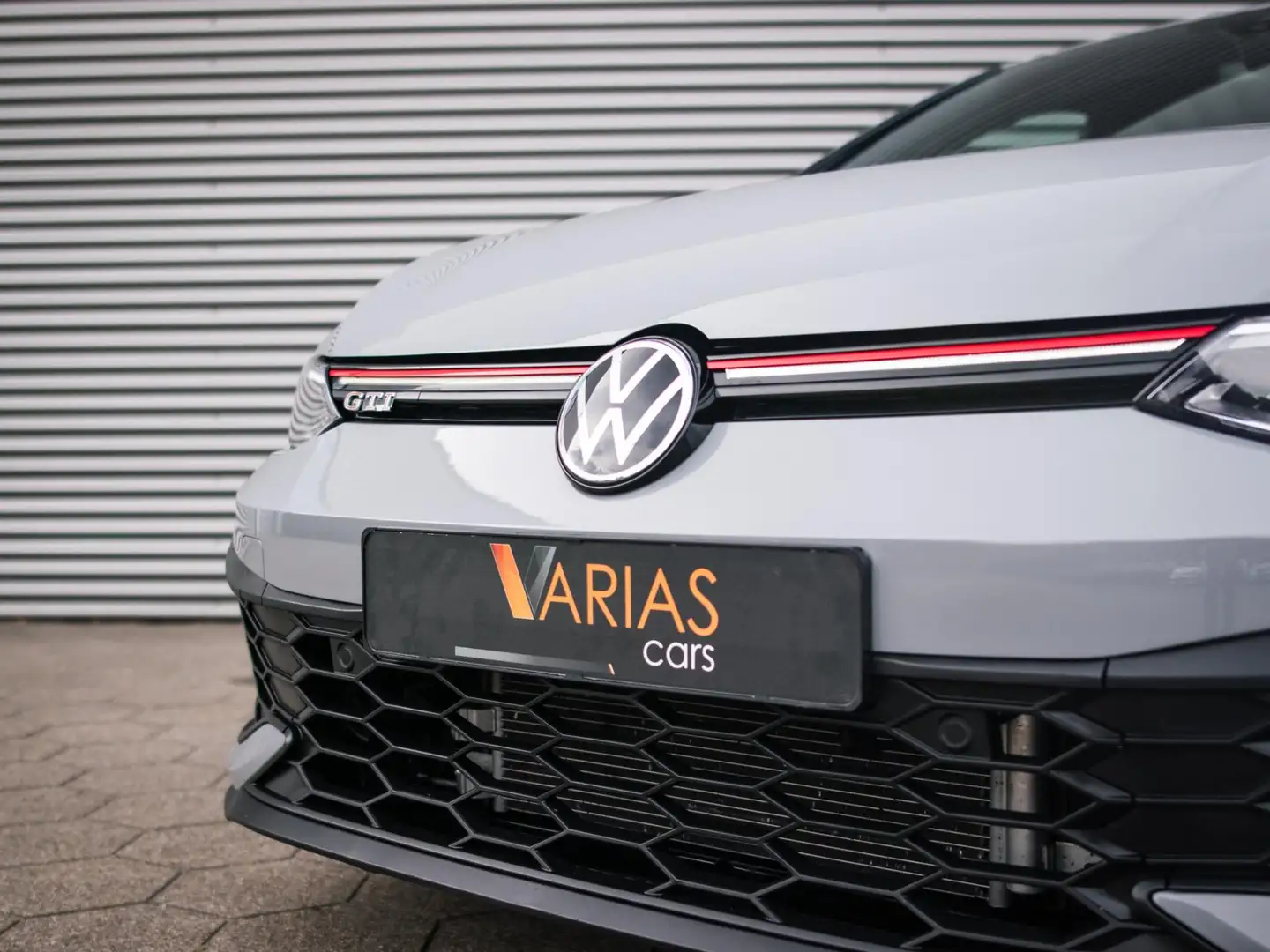 Volkswagen Golf GTI 2.0 TSI Clubsport Performance DCC Dynaudio Grijs - 2