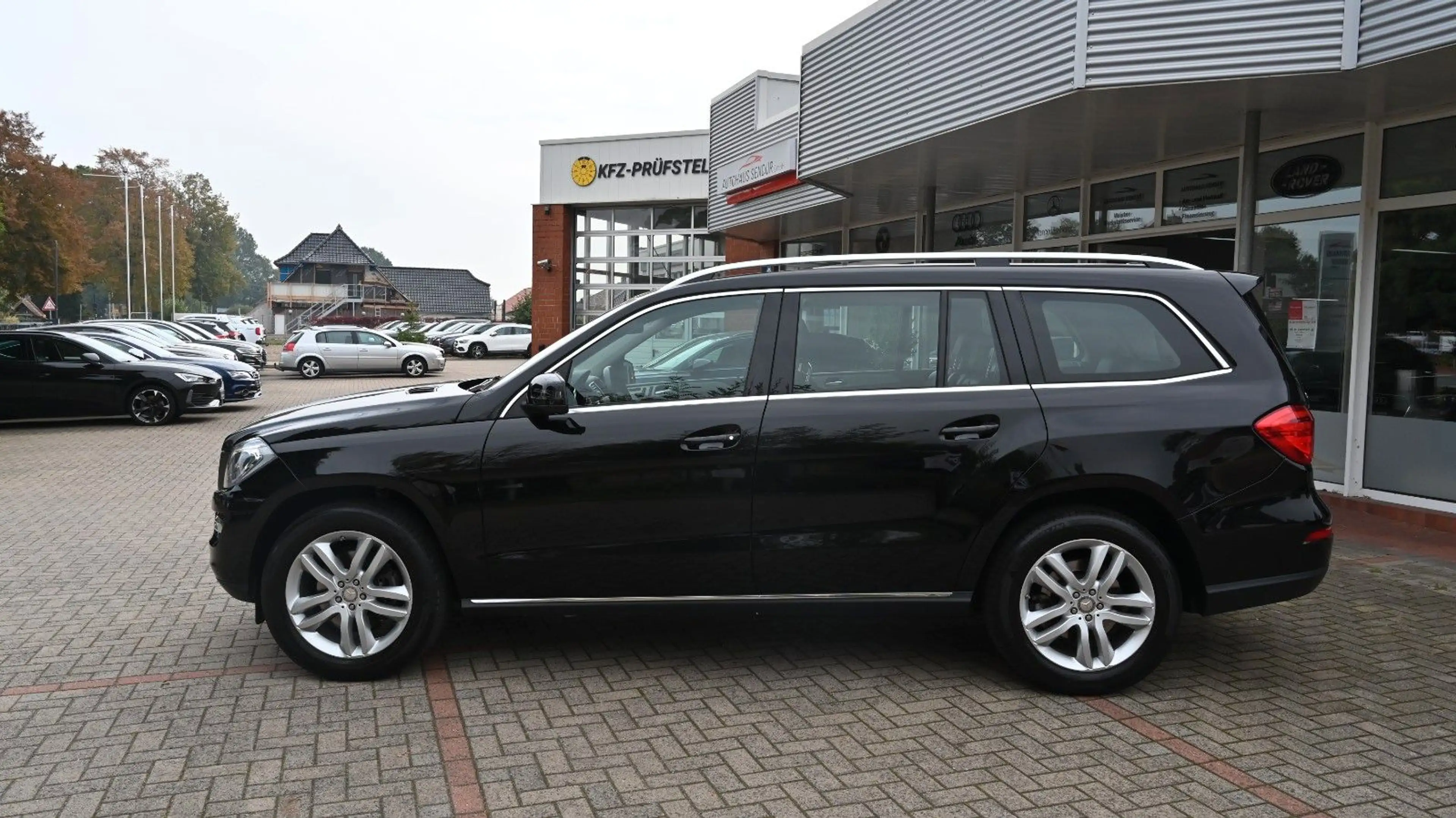 Mercedes-Benz GL 350 4Matic *7-SITZER*KAMERA*LEDER*WENIG-KM — photo 4