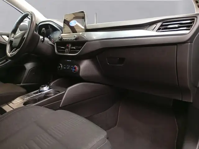 Ford Focus view 14
