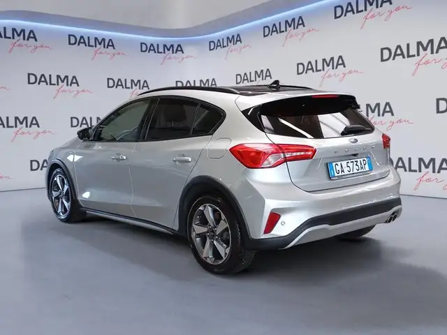 Ford Focus view 3