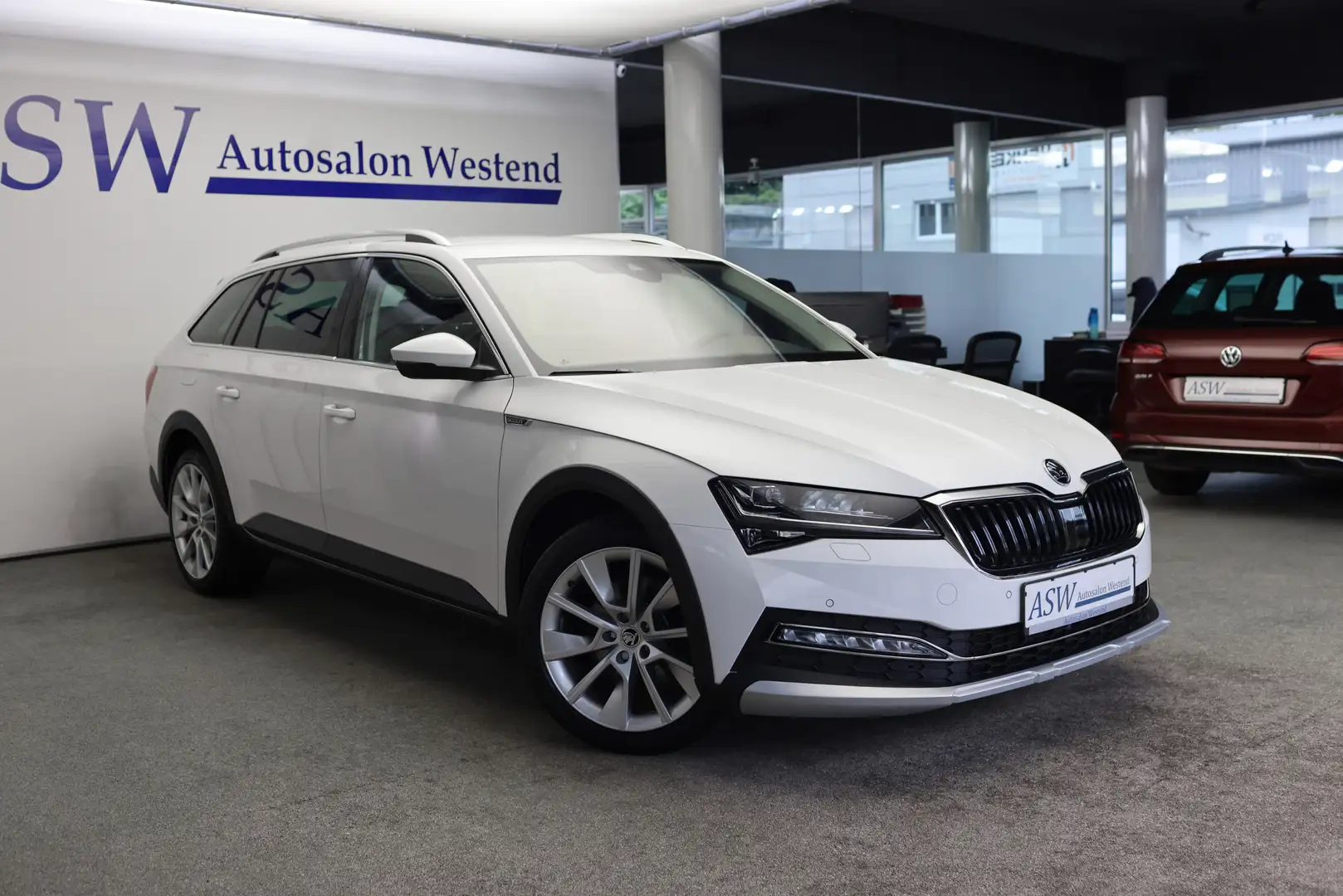 Skoda Superb COMBI SCOUT 2,0 TDI 4X4 VIRTUAL DCC Blanc - 1