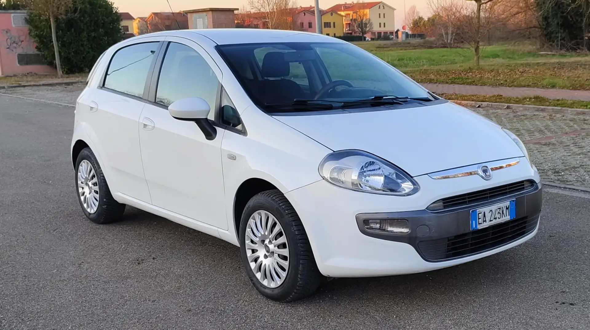 Fiat Punto Evo Punto III 2009 Evo 5p 1.4 Dynamic Gpl 77cv Weiß - 1