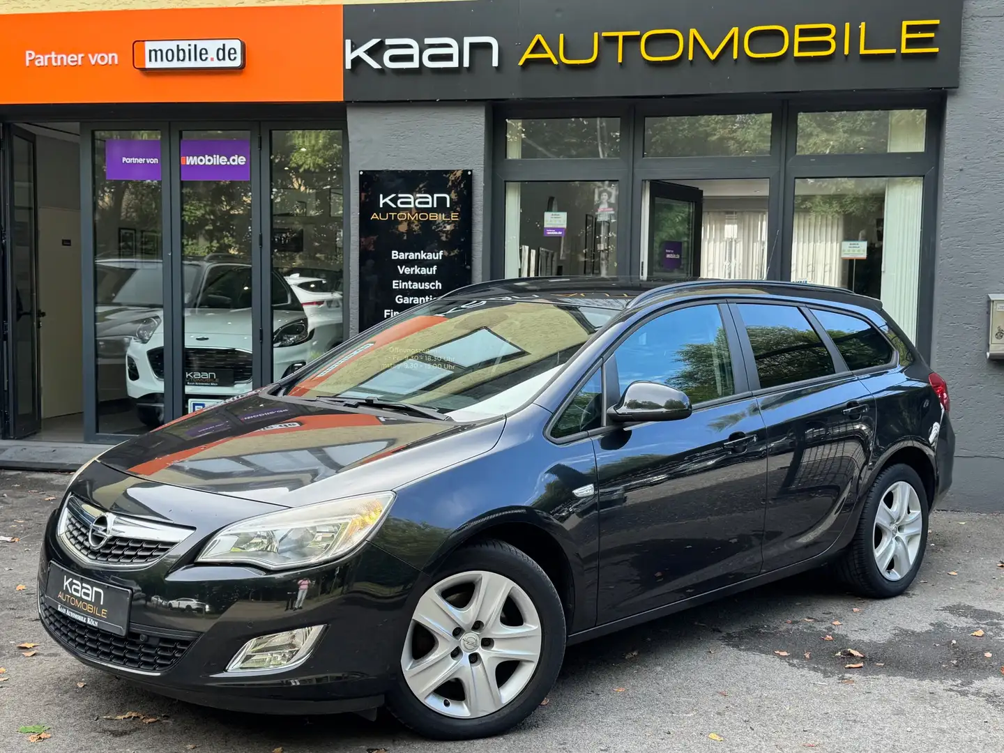 Opel Astra J ST Design Edition/2HAND/AHK/TEMPO/KLIMA/SHZ Schwarz - 2