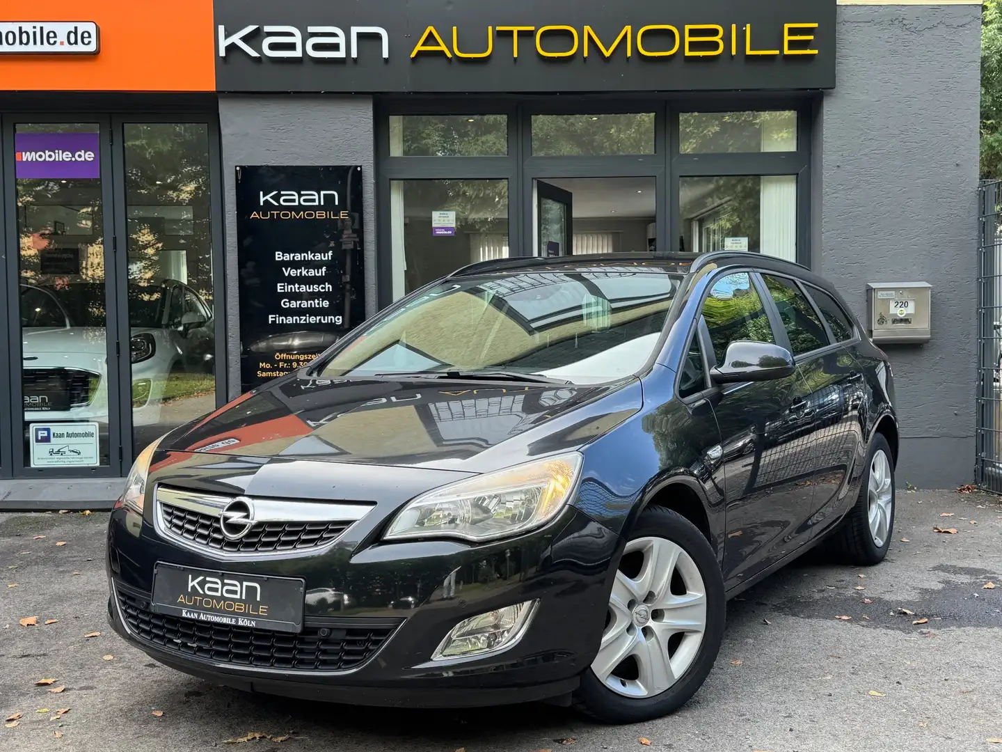 Opel Astra J ST Design Edition/2HAND/AHK/TEMPO/KLIMA/SHZ Schwarz - 1