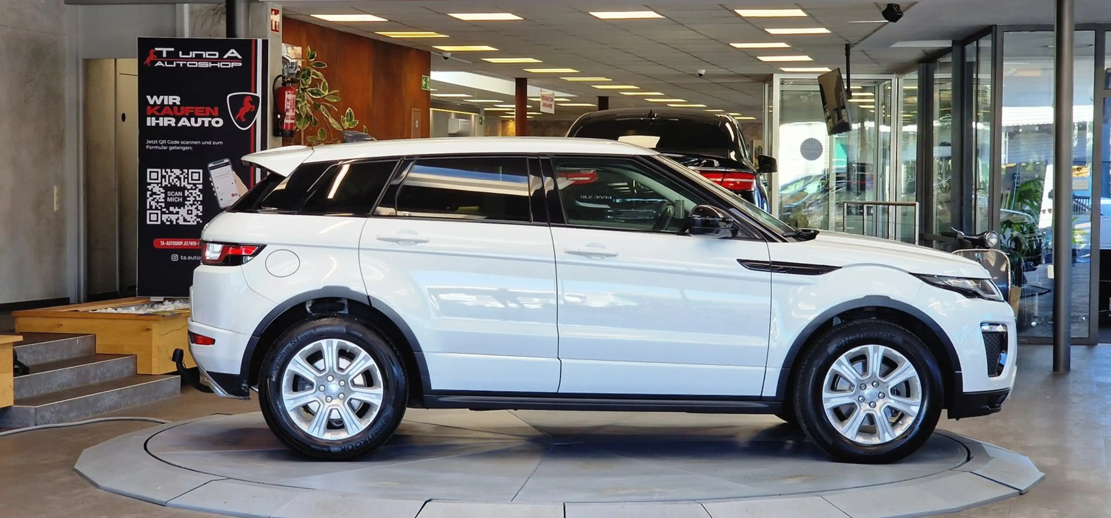 Land Rover Range Rover Evoque SE Dynamic AWD 1-Hand Aut. *Lenkradheizung*Leder* — photo 5