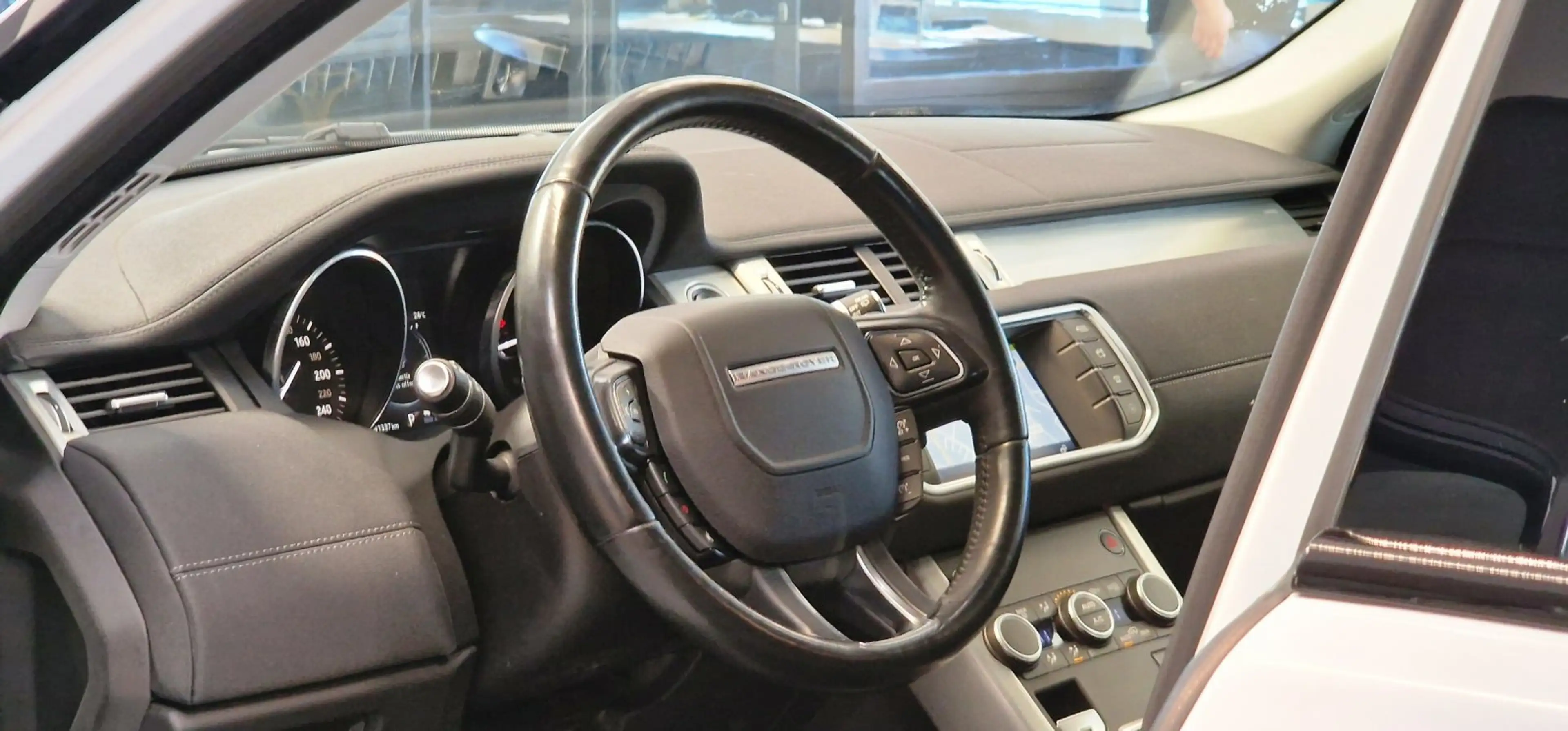 Land Rover Range Rover Evoque SE Dynamic AWD 1-Hand Aut. *Lenkradheizung*Leder* — photo 13