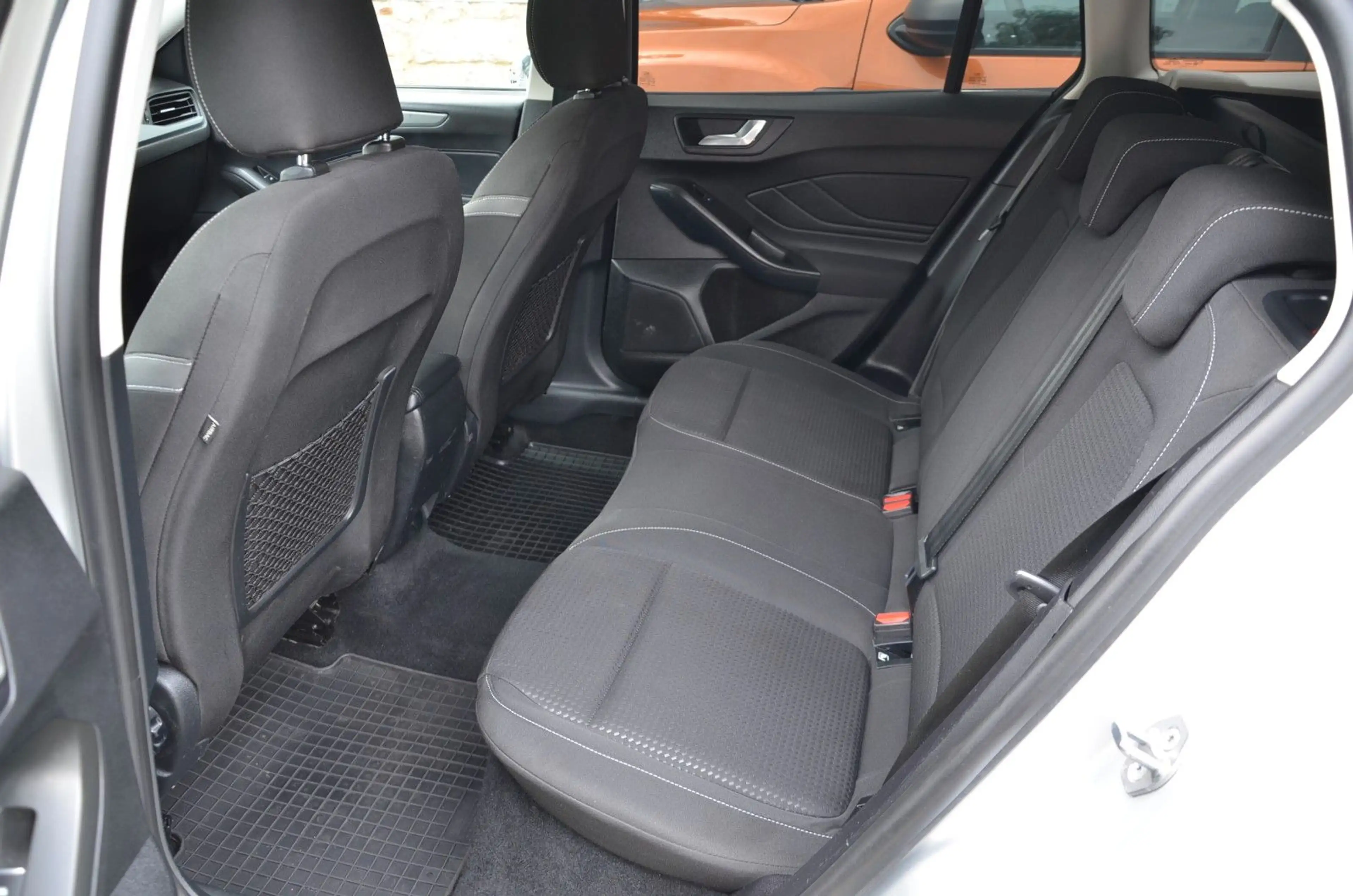Ford Focus Kombi 1.5 TDCi Automatik Navi LED AHK — photo 12