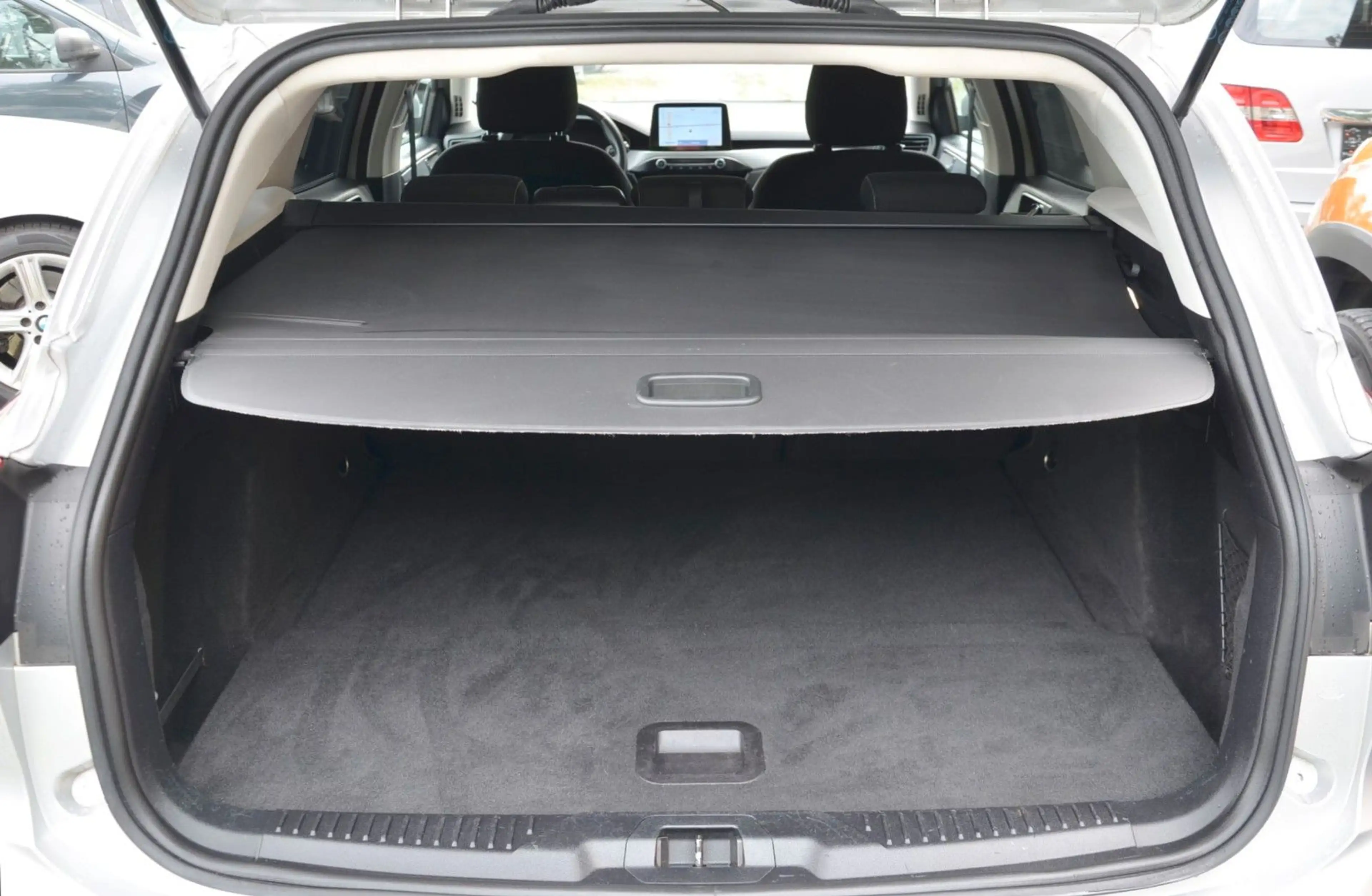 Ford Focus Kombi 1.5 TDCi Automatik Navi LED AHK — photo 15