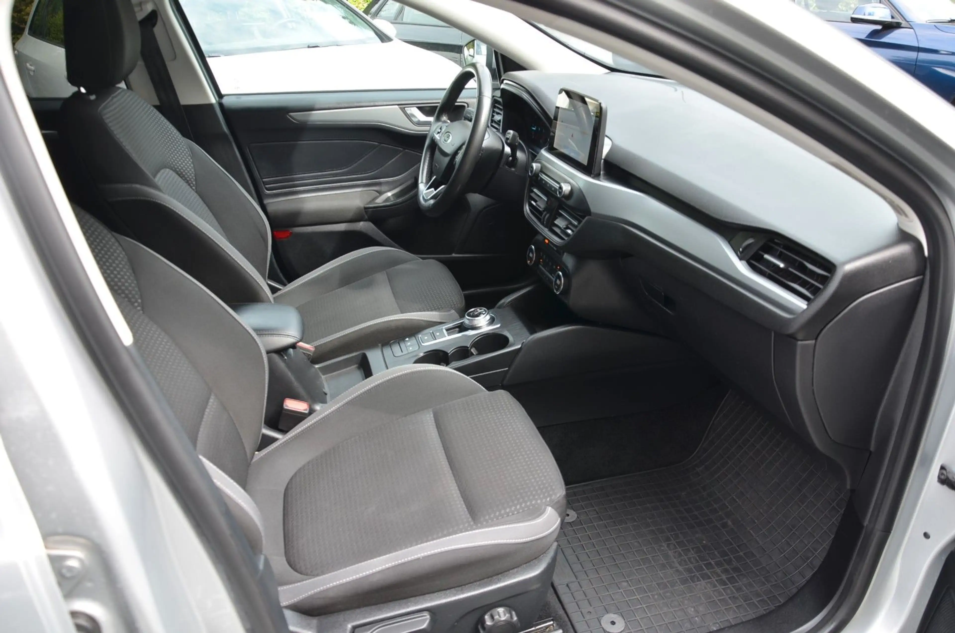 Ford Focus Kombi 1.5 TDCi Automatik Navi LED AHK — photo 11