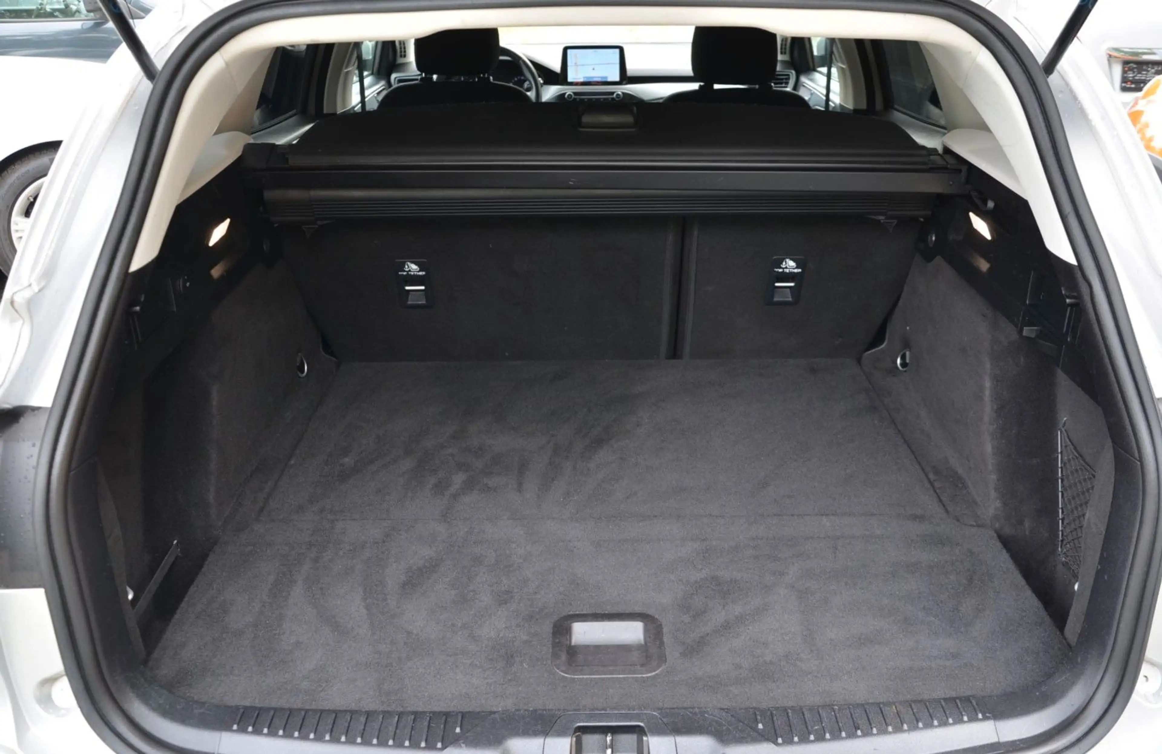 Ford Focus Kombi 1.5 TDCi Automatik Navi LED AHK — photo 14
