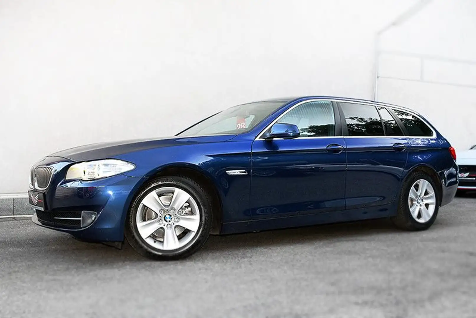 BMW 520 d TOURING *Navi*Leder*Bi-Xenon* - 2
