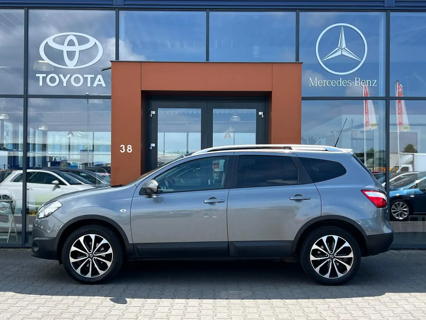 Nissan Qashqai+2 2.0 Connect|7Pers|6BAK|Pano|Navi|Cruise|BT Grijs - 2