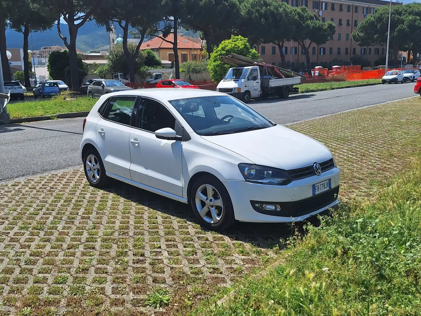 Volkswagen Polo 6r 1.6 TDI 90cv 5 porte Biały - 1