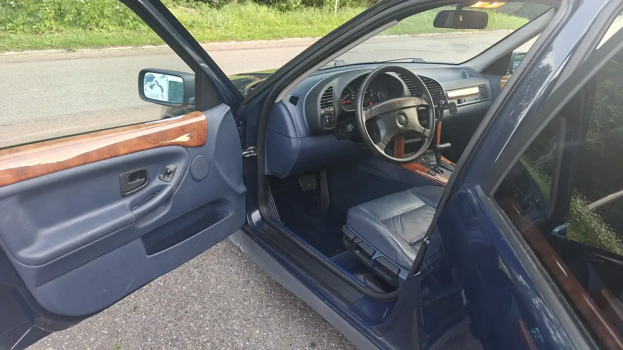BMW 320i, foto 9